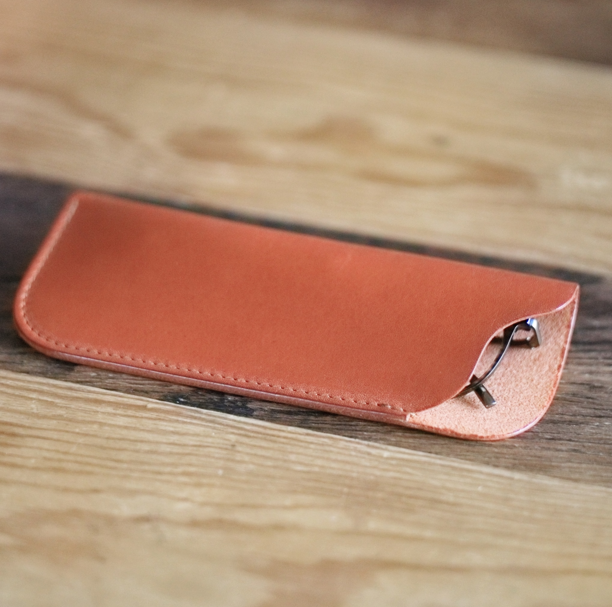 イタリアンレザーのメガネケース　レンガ